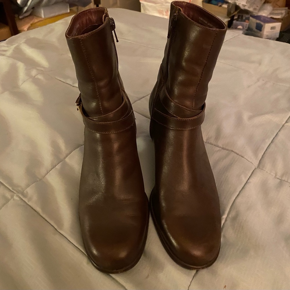 VIGOTTE - WOMENS ABOVE ANKLE ZIPPER LEATHER BOOTS.